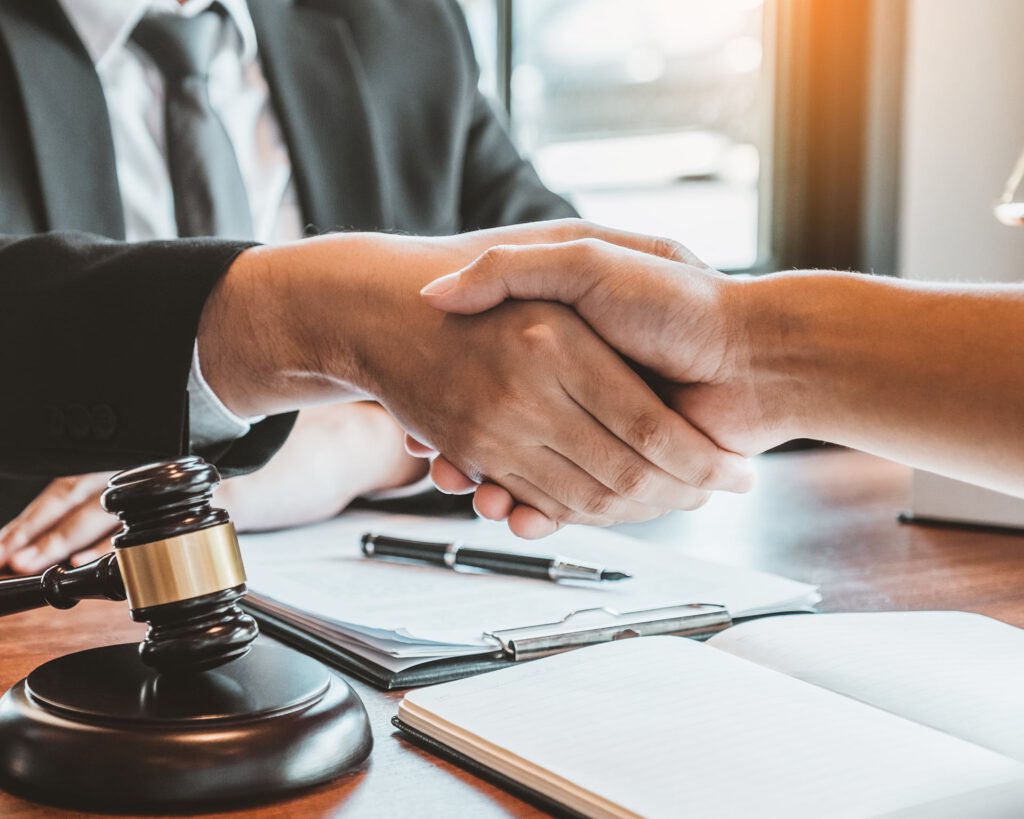 What are the Benefits of Using a Mediation Lawyer in a Dispute?