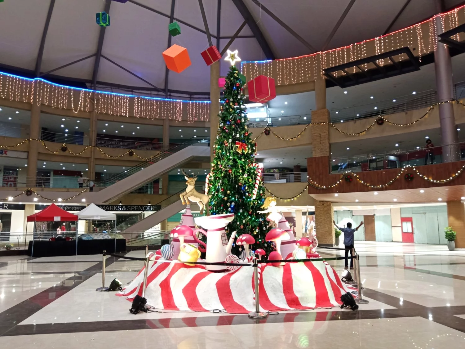 shopping mall decoration