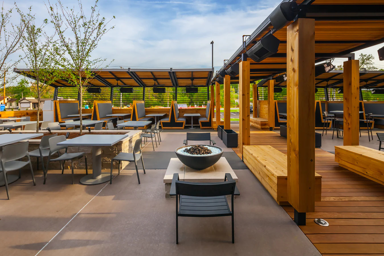 Indoor vs. Outdoor Dining: Designing Restaurant Spaces for All Seasons