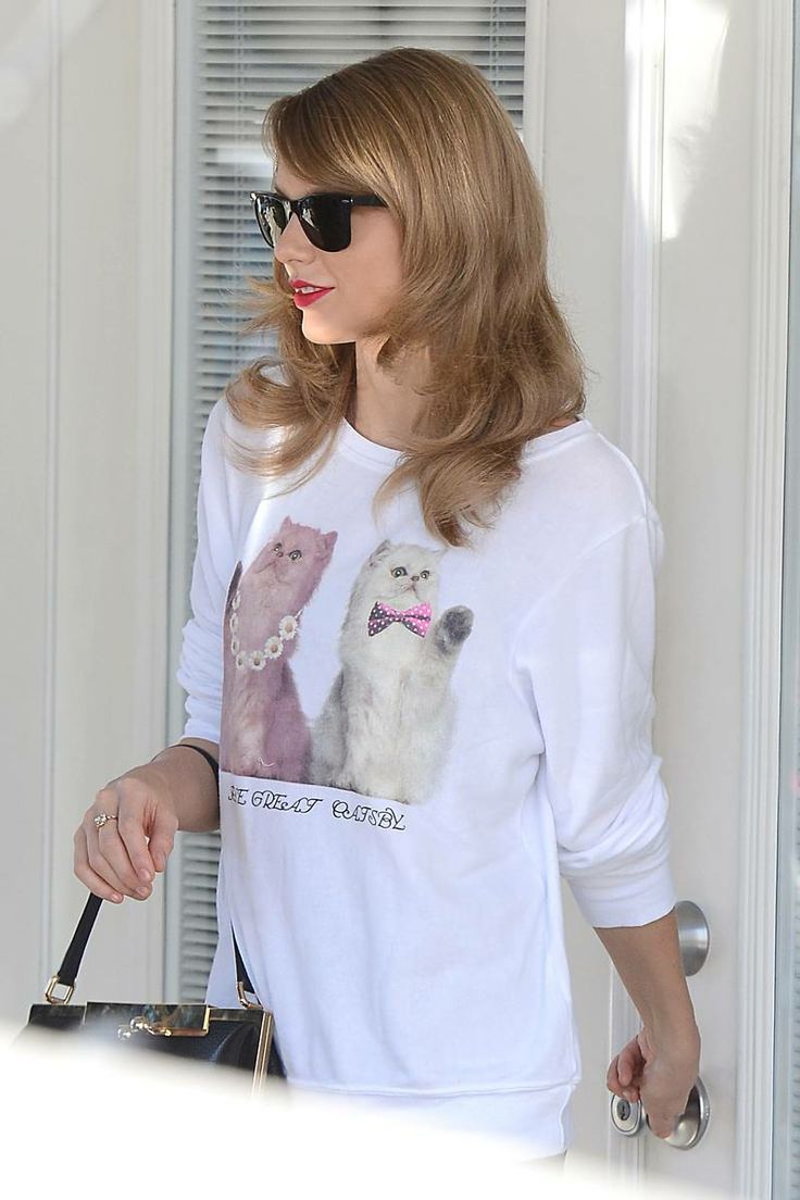 Cozy Like Taylor Swift the Perfect Sweatshirt Look