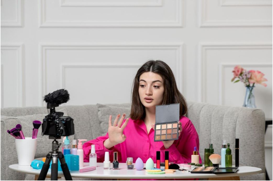 Fashion Forward: Mastering Online Trends in Beauty