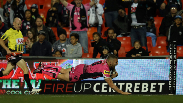 A Giro d'Italia 6. szakaszát egy hatalmas baleset után azonnal semlegesíteni kellett, Jai Hindley feladta.