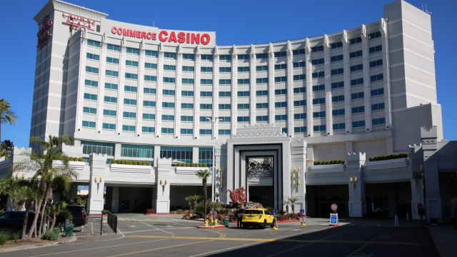 Thunderstruck 포지션 비고 Thunderous를 준비하세요 완전 무료 회전!